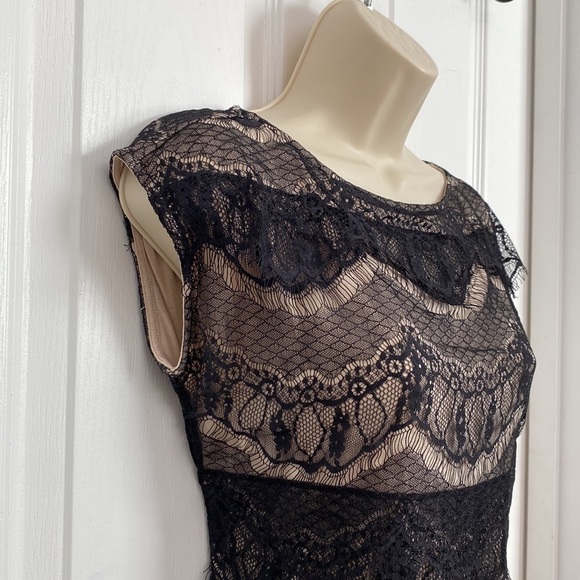 Ann Taylor Black Scalloped Lace Top With Tan Underlay Women’s Size XS - Picture 3 of 14